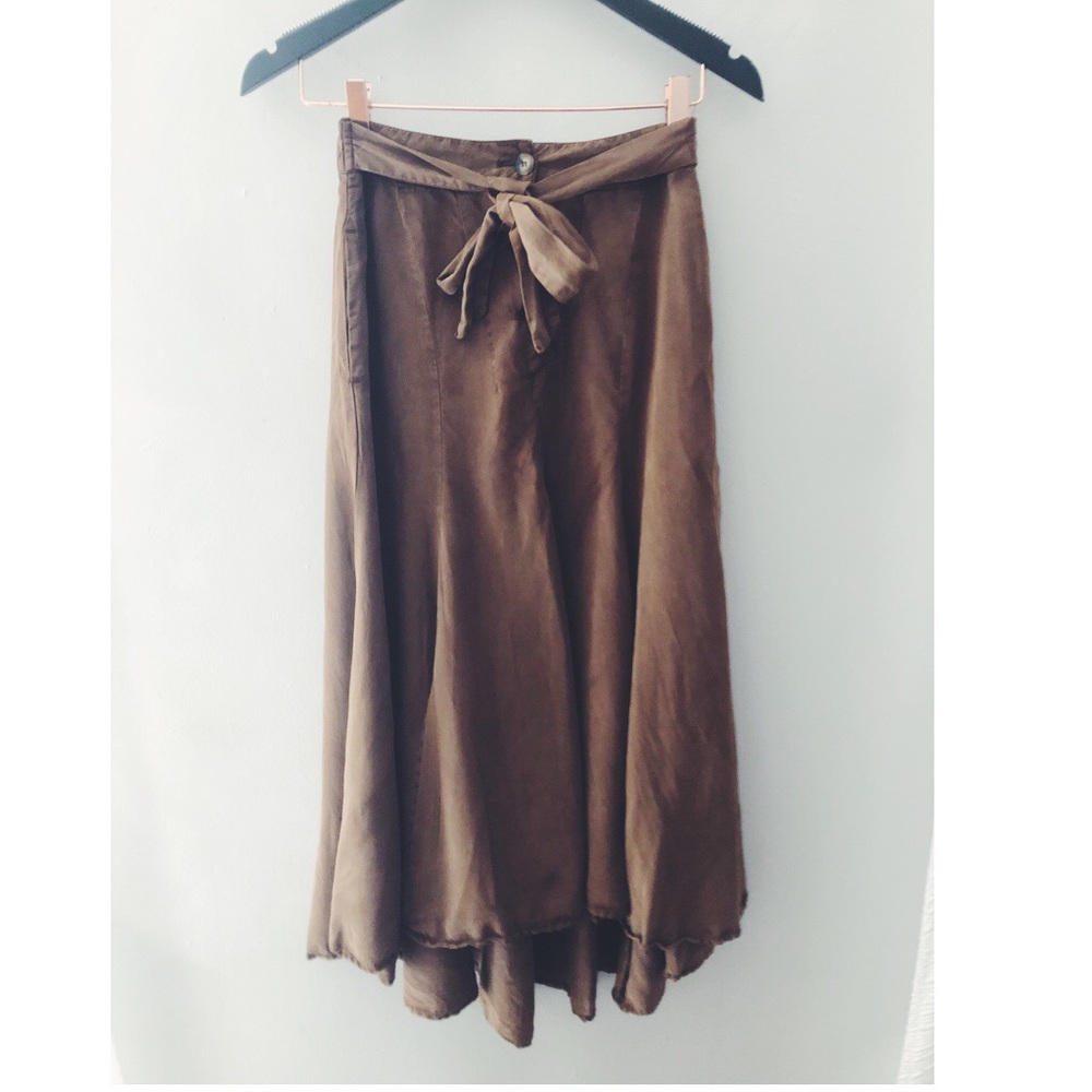 Zara Flowy Midi Skirt size XS/2 w/button details